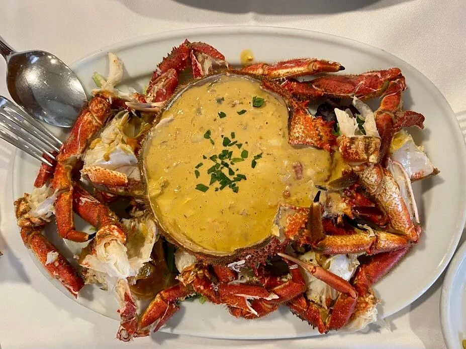 Explora los mejores bares para tapear en el Aljarafe sevillano. Tapas caseras, buen ambiente y sabor andaluz asegurado.