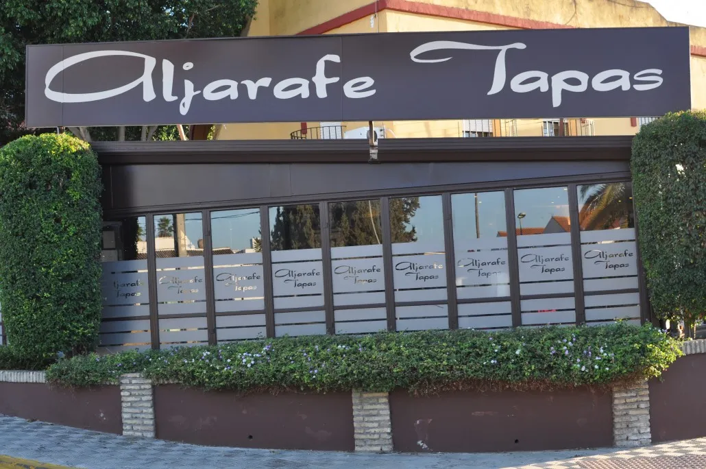 Explora los mejores bares para tapear en el Aljarafe sevillano. Tapas caseras, buen ambiente y sabor andaluz asegurado.