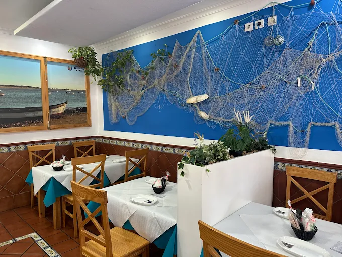 Explora los mejores bares para tapear en el Aljarafe sevillano. Tapas caseras, buen ambiente y sabor andaluz asegurado.