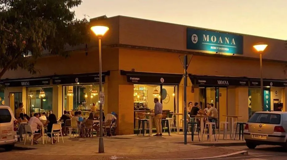 Explora los mejores bares para tapear en el Aljarafe sevillano. Tapas caseras, buen ambiente y sabor andaluz asegurado.