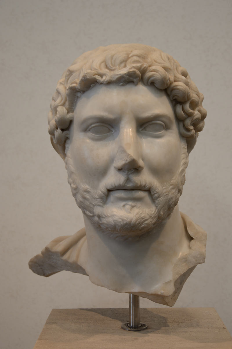 cabeza-de-adriano Cabeza de Adriano emperador romano. Itálica