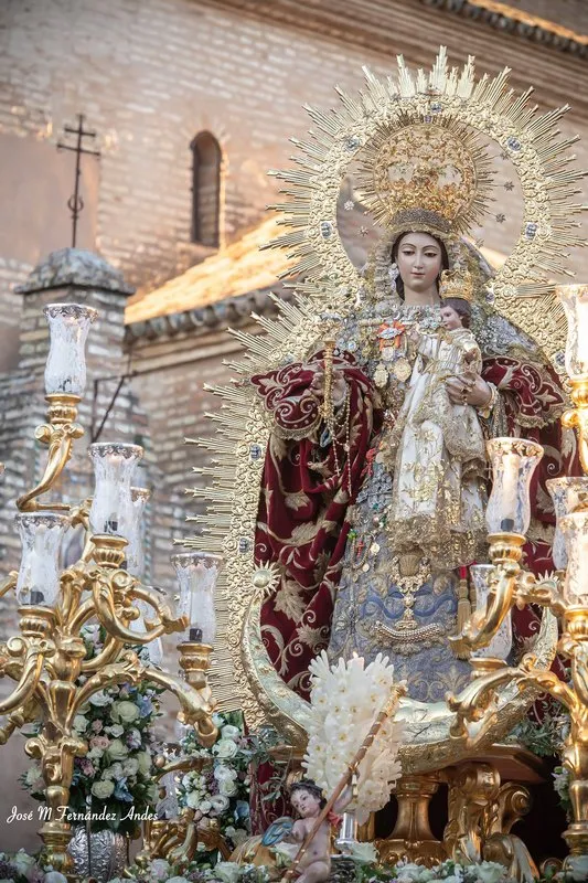 Procesión de la Virgen de la Olivares de Salteras en el Aljarafe de Sevilla